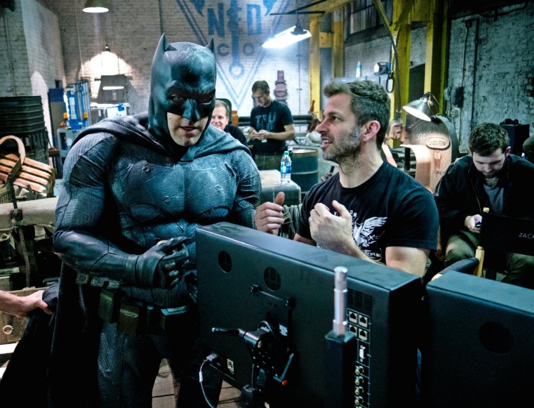 El director Zach Snyder y Ben Affleck en el disfraz de Batman durante el rodaje.